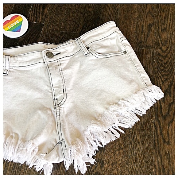 Urban Outfitters Pants - ❣️3/$18 Urban Outfitters BDG MIA Frayed Hem Shorts